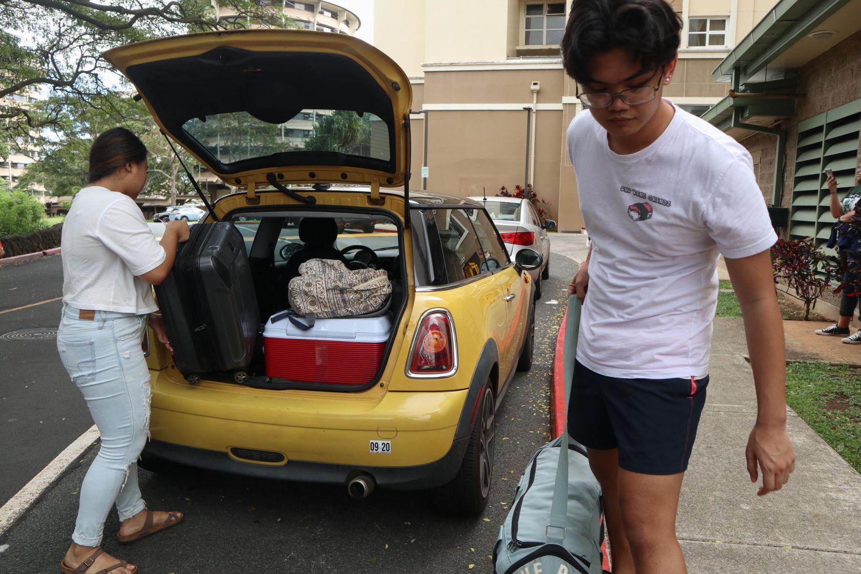 UH students move out of dorms amid COVID-19 uncertainty